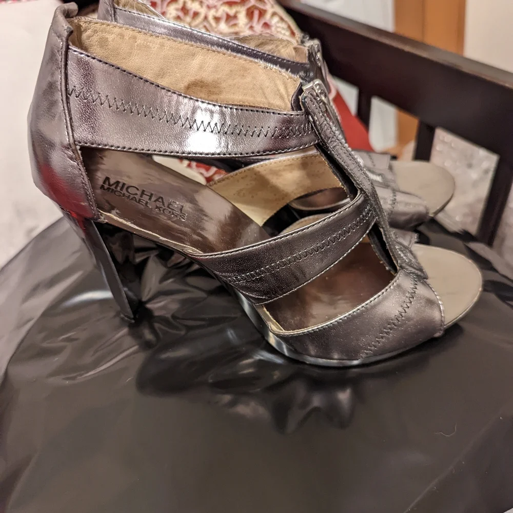 heels - Picture 3 of 6